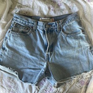 Levis vintage regular fit 90s high waisted jean shorts